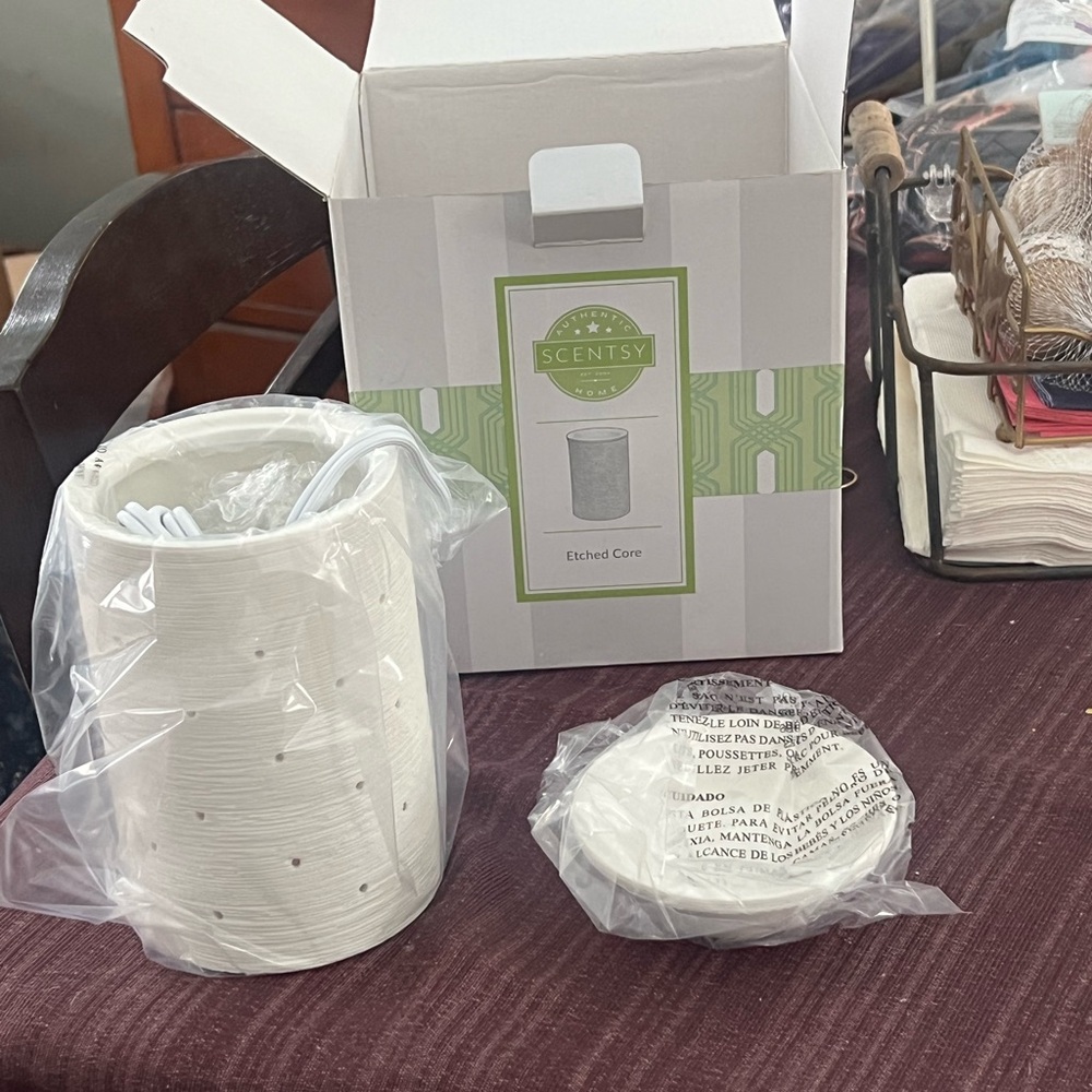 Scentsy Etched Core Warmer